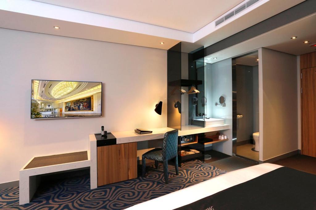 Готель Golden Tulip - Aesthetics Zhunan Екстер'єр фото