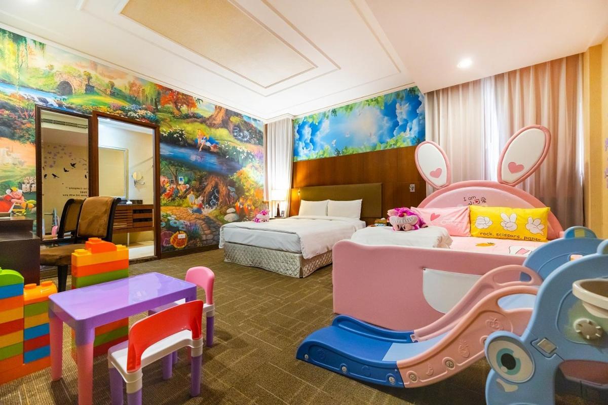 Готель Golden Tulip - Aesthetics Zhunan Екстер'єр фото