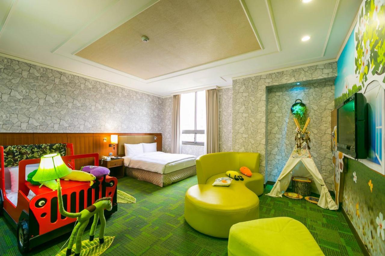 Готель Golden Tulip - Aesthetics Zhunan Екстер'єр фото