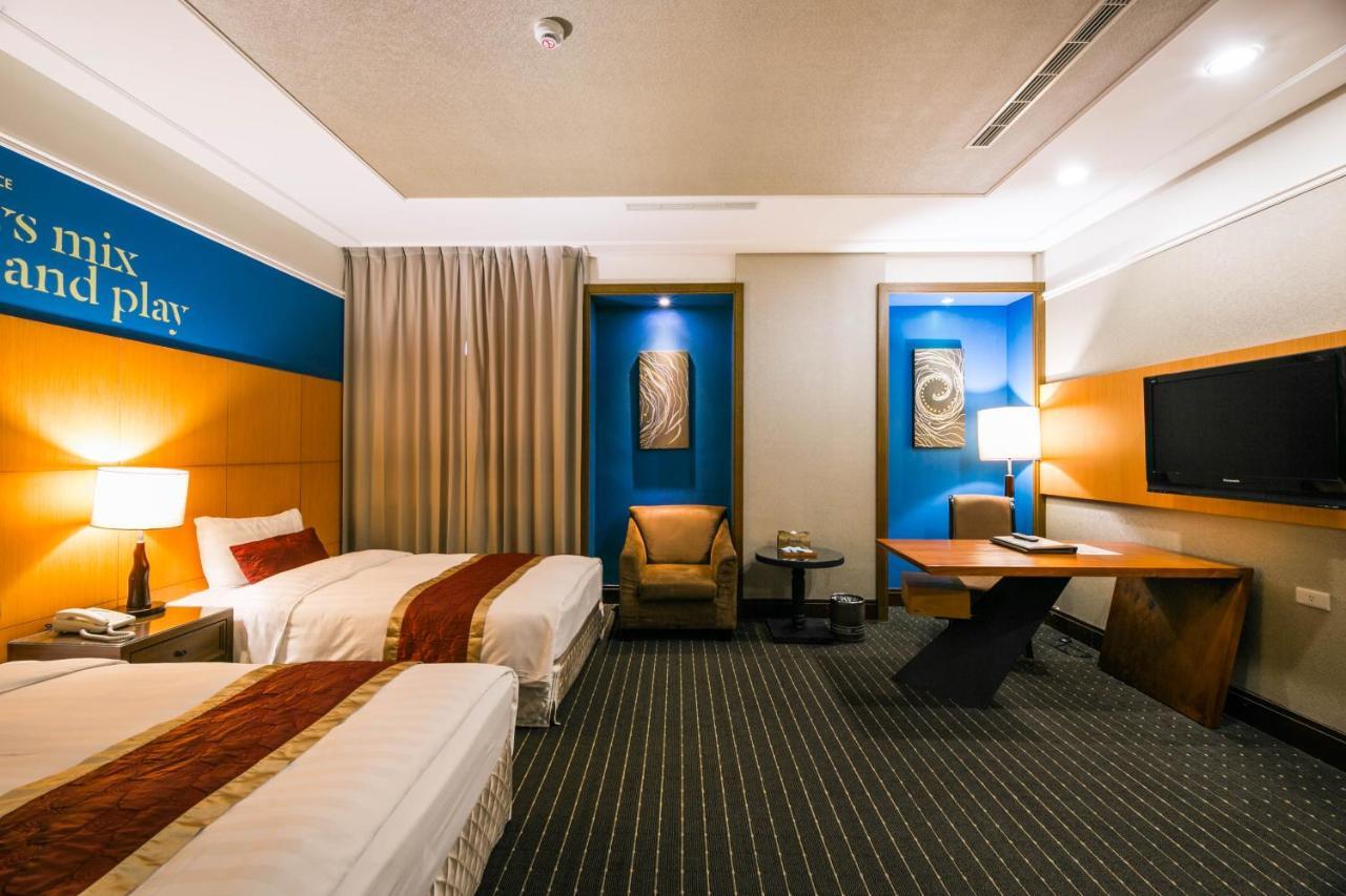 Готель Golden Tulip - Aesthetics Zhunan Екстер'єр фото