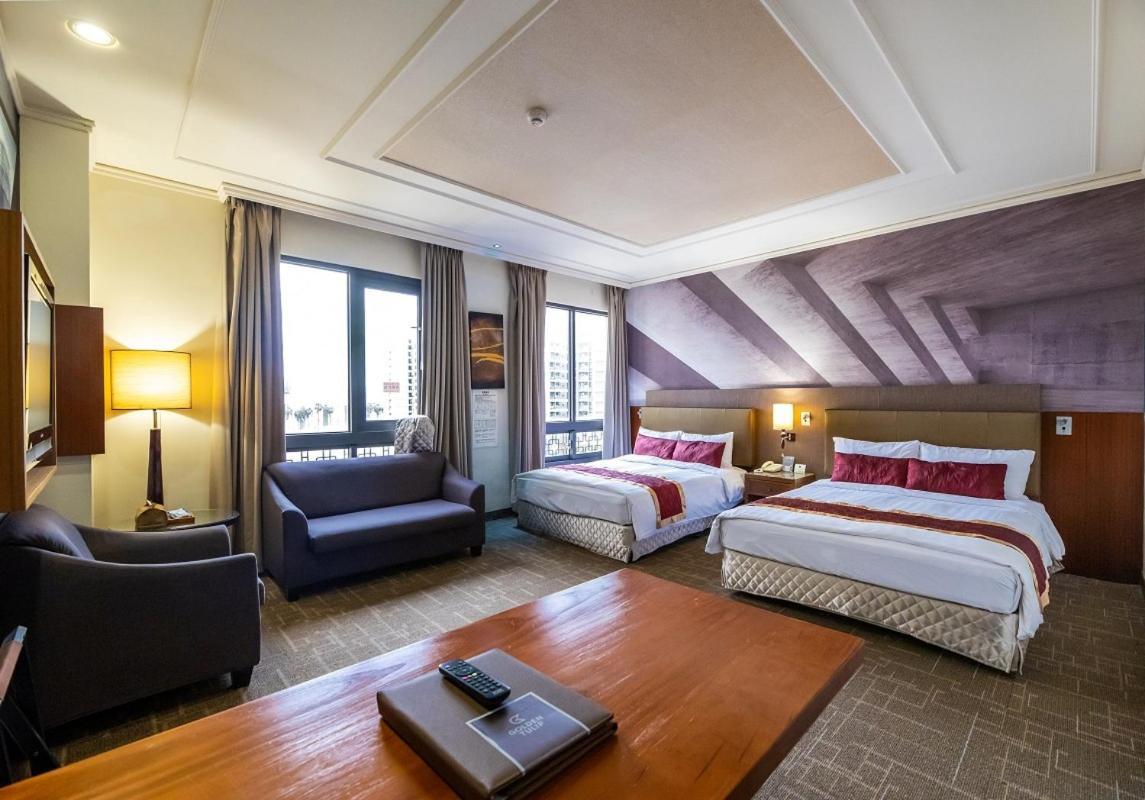 Готель Golden Tulip - Aesthetics Zhunan Екстер'єр фото