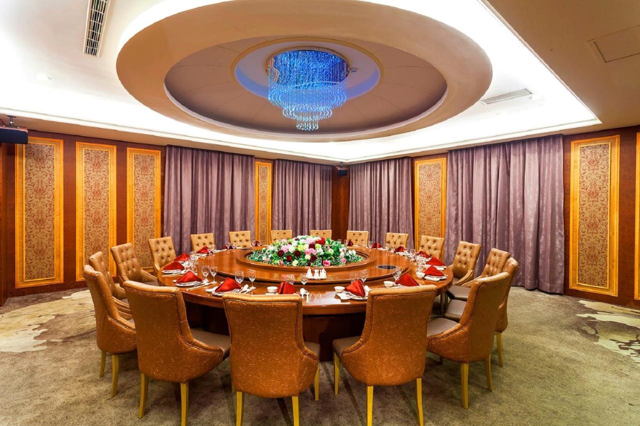 Готель Golden Tulip - Aesthetics Zhunan Екстер'єр фото