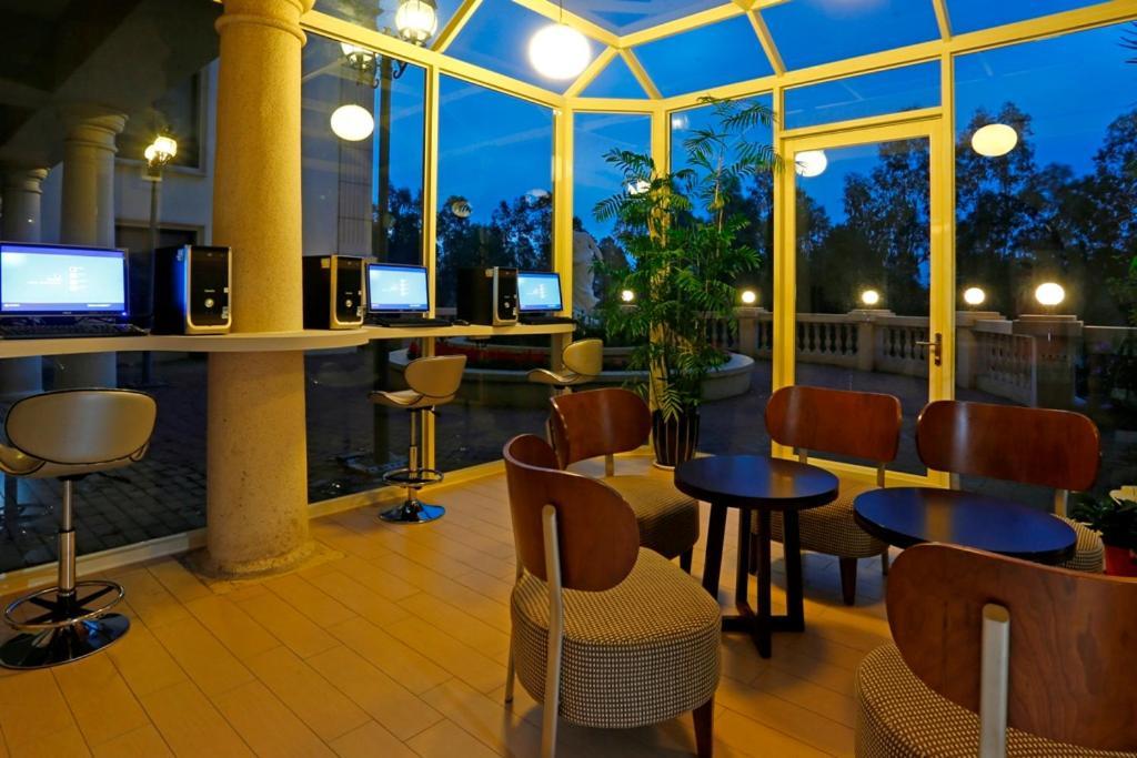 Готель Golden Tulip - Aesthetics Zhunan Екстер'єр фото