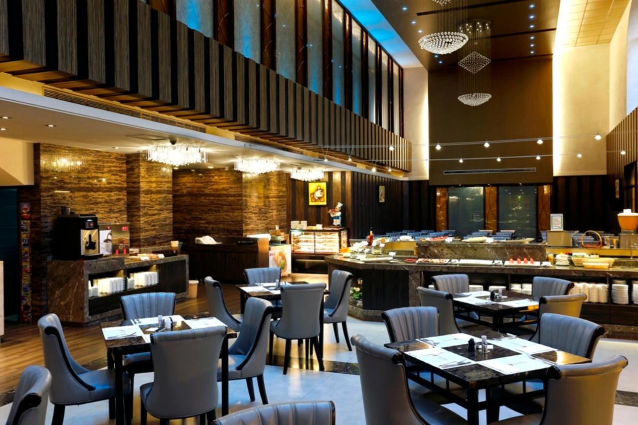 Готель Golden Tulip - Aesthetics Zhunan Екстер'єр фото