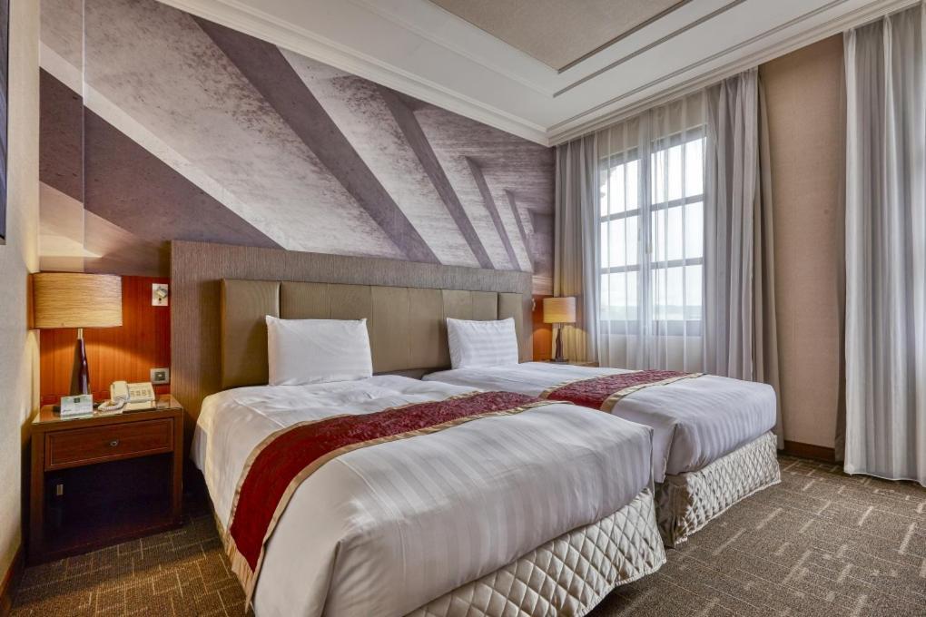 Готель Golden Tulip - Aesthetics Zhunan Екстер'єр фото